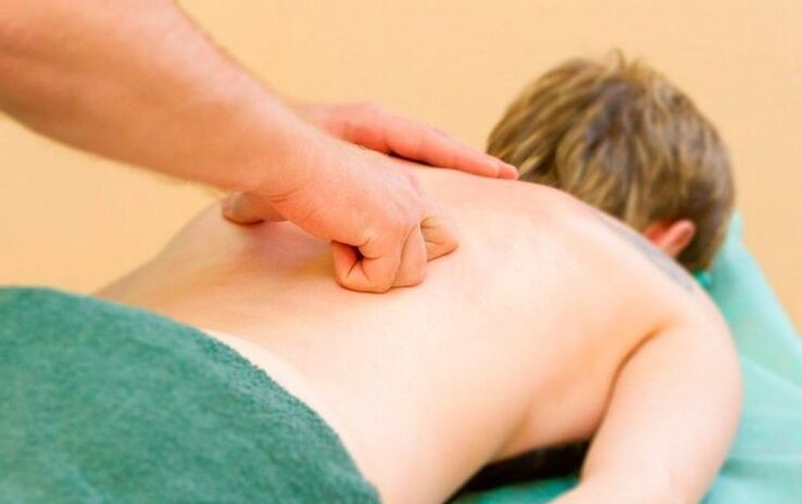 Osteokondroz için göğüs sırt masajı yapılması